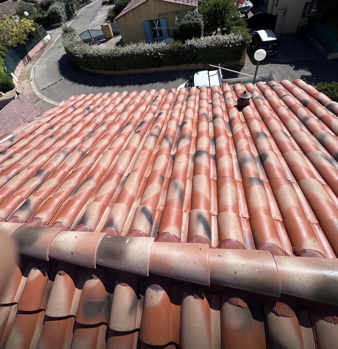 Vue en hauteur d'une couverture terminée avec hydrofuge