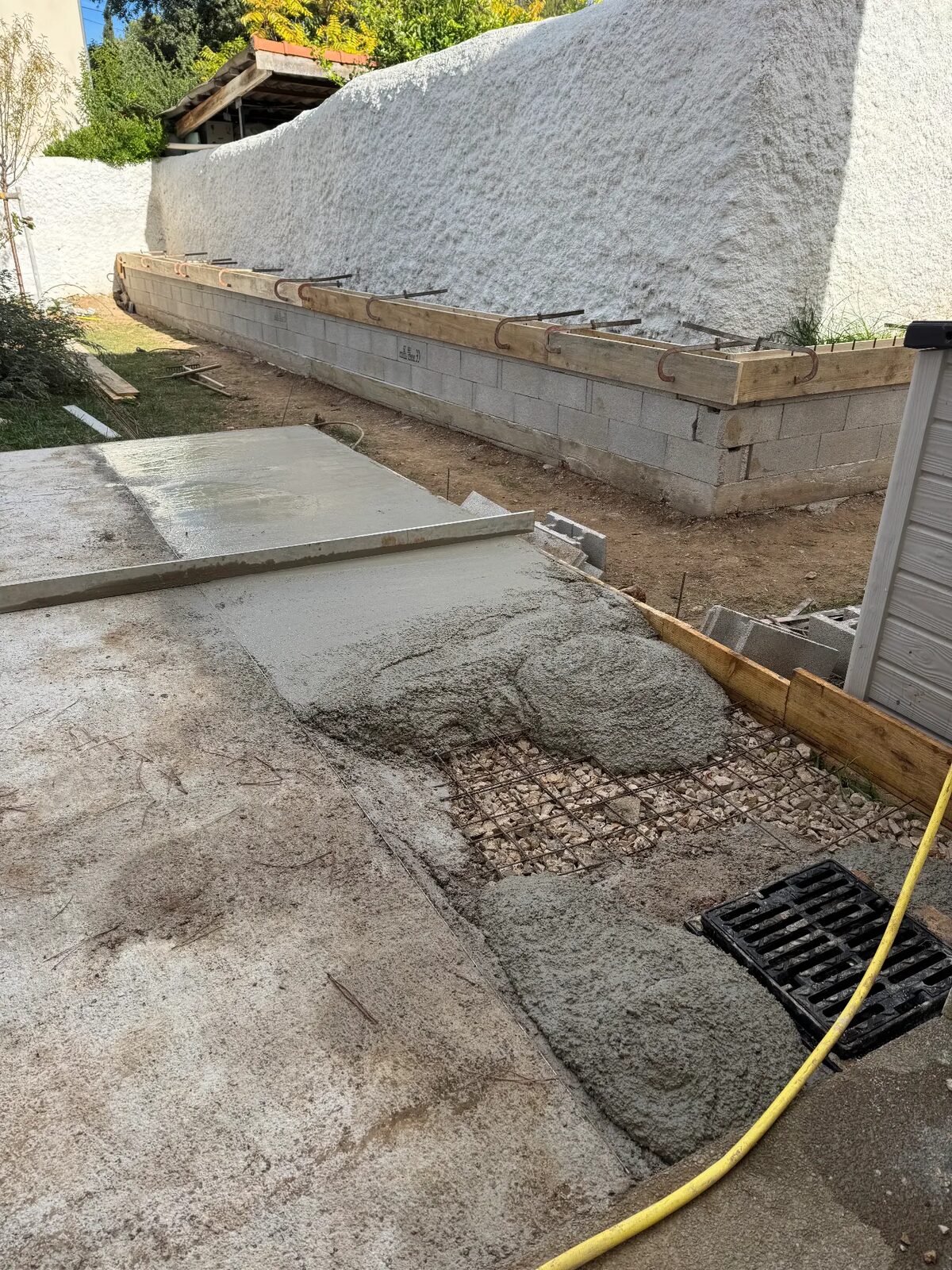 Mur en agglos avec chaînage et coulage d'une dalle béton armée
